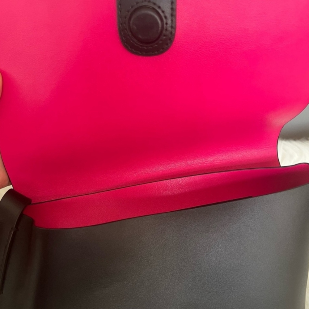 Kate Spade Madie Crossbody w/Hot Pink Interior - Picture 4 of 11